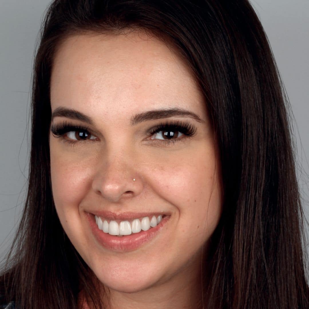 “O sorriso é a curva mais bonita no corpo de qualquer pessoa.”, Rayane C. Luppino